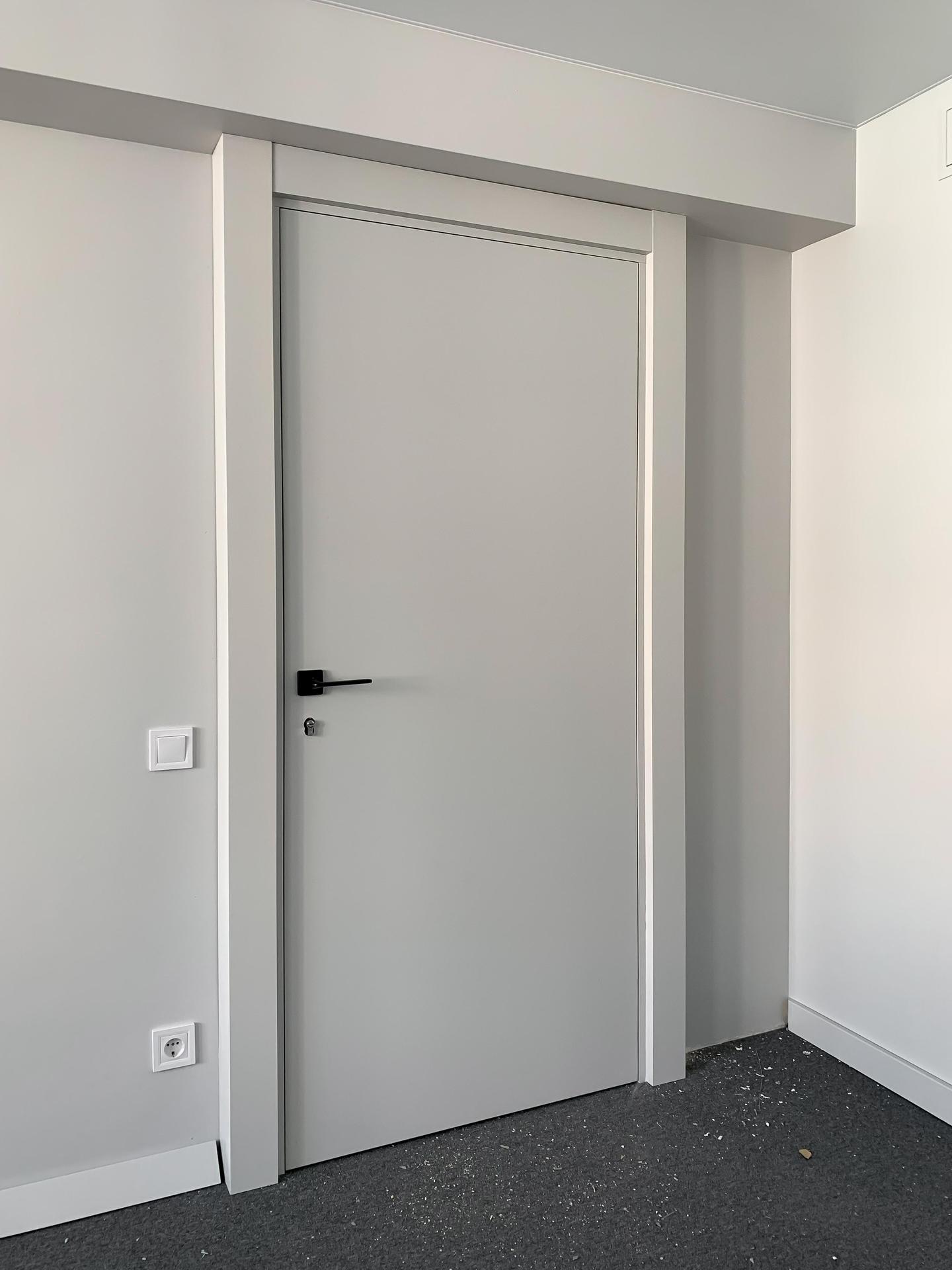 Приховані двері